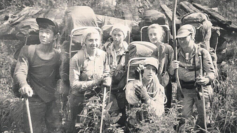 "Помогите!": обездвиженную российскую альпинистку спасают на пике Победы