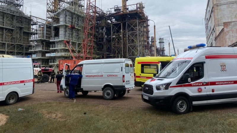 При взрыве на заводе в Башкирии пострадали 36 человек