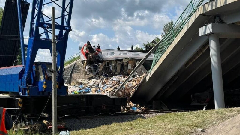 Число пострадавших при крушении поезда в Брянской области возросло до 104