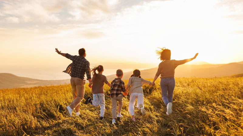 Детские пособия в 2025 году: кому положены и как их получить